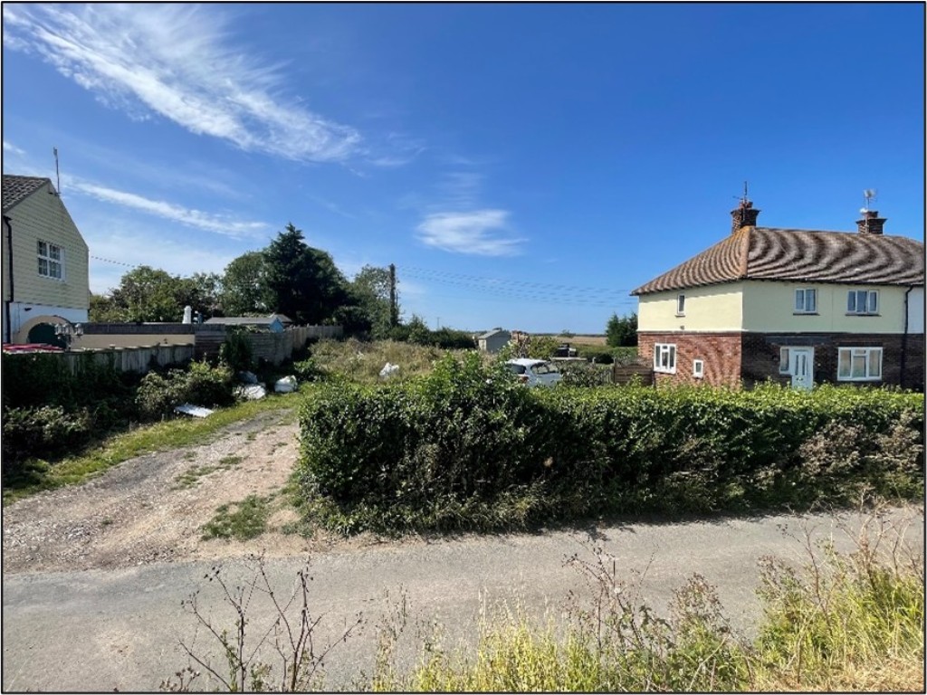 Lot: 67 - FREEHOLD SITE WITH PLANNING FOR FOUR-BEDROOM DETACHED HOUSE WITH GARAGE - General view of the land